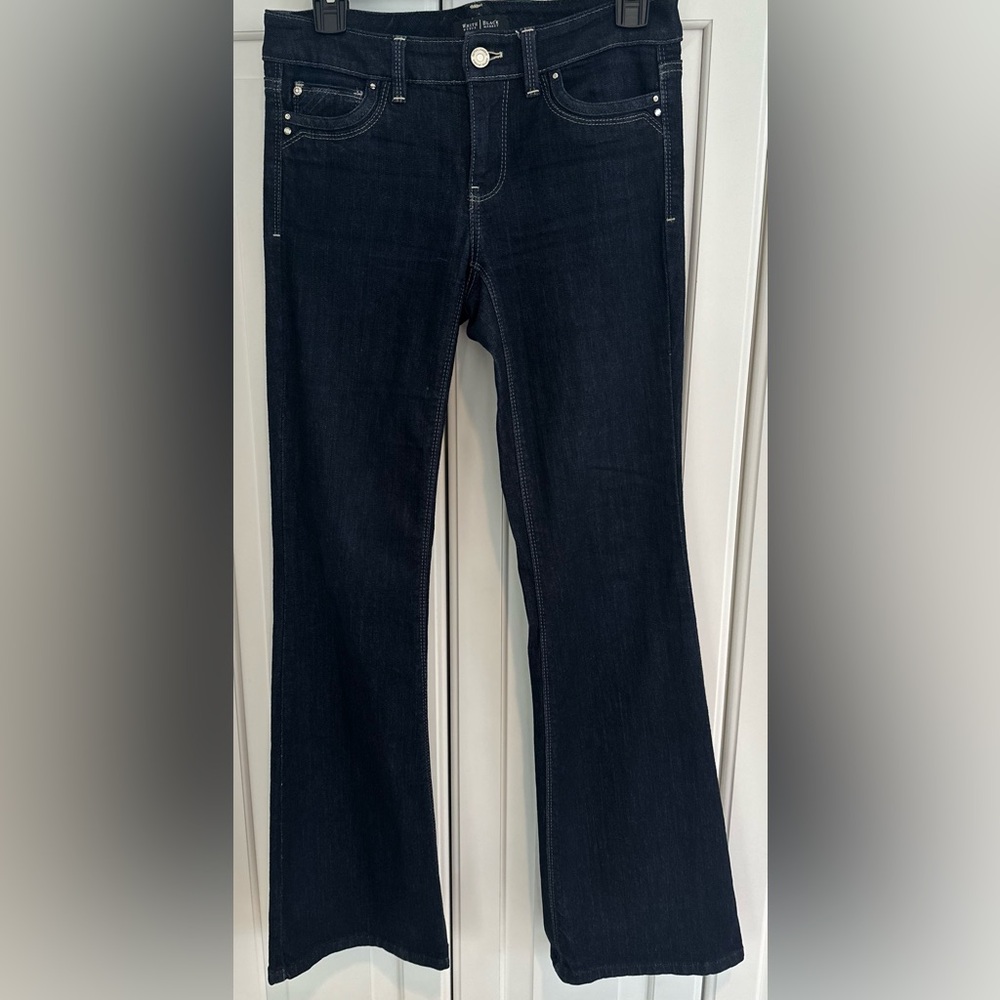 Women's White House Dark Blue Flare Jeans. Size 0s. Can be worn dressy!